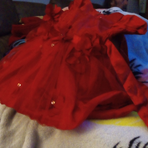 Red lace dress - Picture 2 of 4